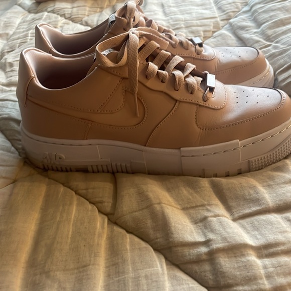 EUC-NIKE Air Force 1 "Pixel" in blush pink size 9.5 - Picture 2 of 5